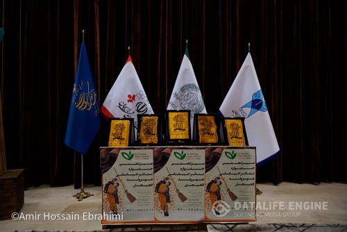 فیلم/ ببینید تقدیر از پایگاه خبری هنر گیلان در آئین اختتامیه سیزدهمین دوره جشنواره شهروند لاهیجان با حضور مسئولین استانی و کشوری