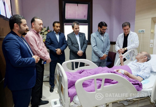 عیادت مشاور مدیرعامل صندوق اعتباری هنر از استاد ایرج خواجه‌امیری