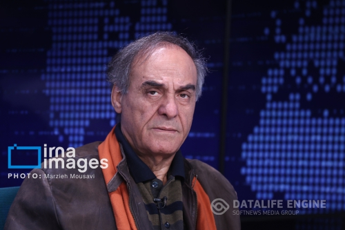 قطب‌الدین صادقی: سینما و تلویزیون ما مطلق‌زده‌اند/ چهره‌ها باید در تئاتر بیاموزند