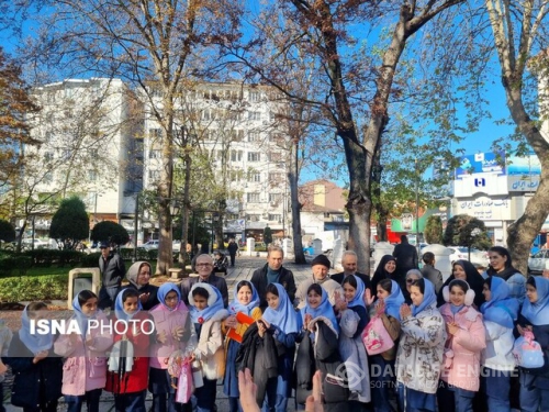 در آستانه روز رشت اجرا شد؛ رشت‌گردی نوه‌ها و پدربزرگ‌ها در محله تاریخی سبزه‌میدان
